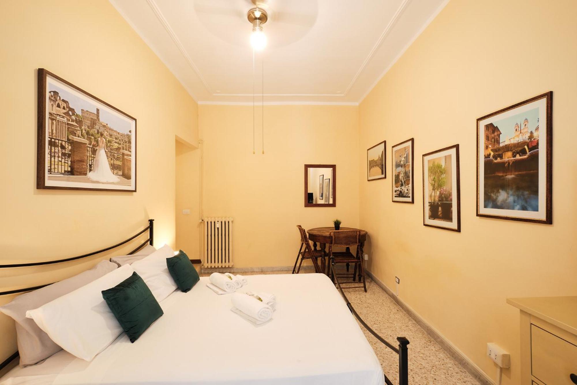 Colosseum 3 & 4 Bathrooms With Garden Rome