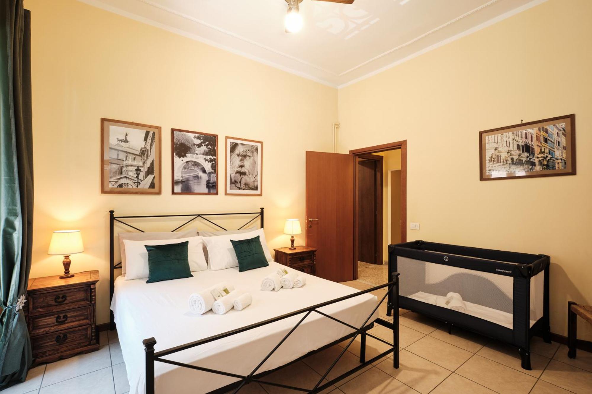 Colosseum 3 & 4 Bathrooms With Garden Rome