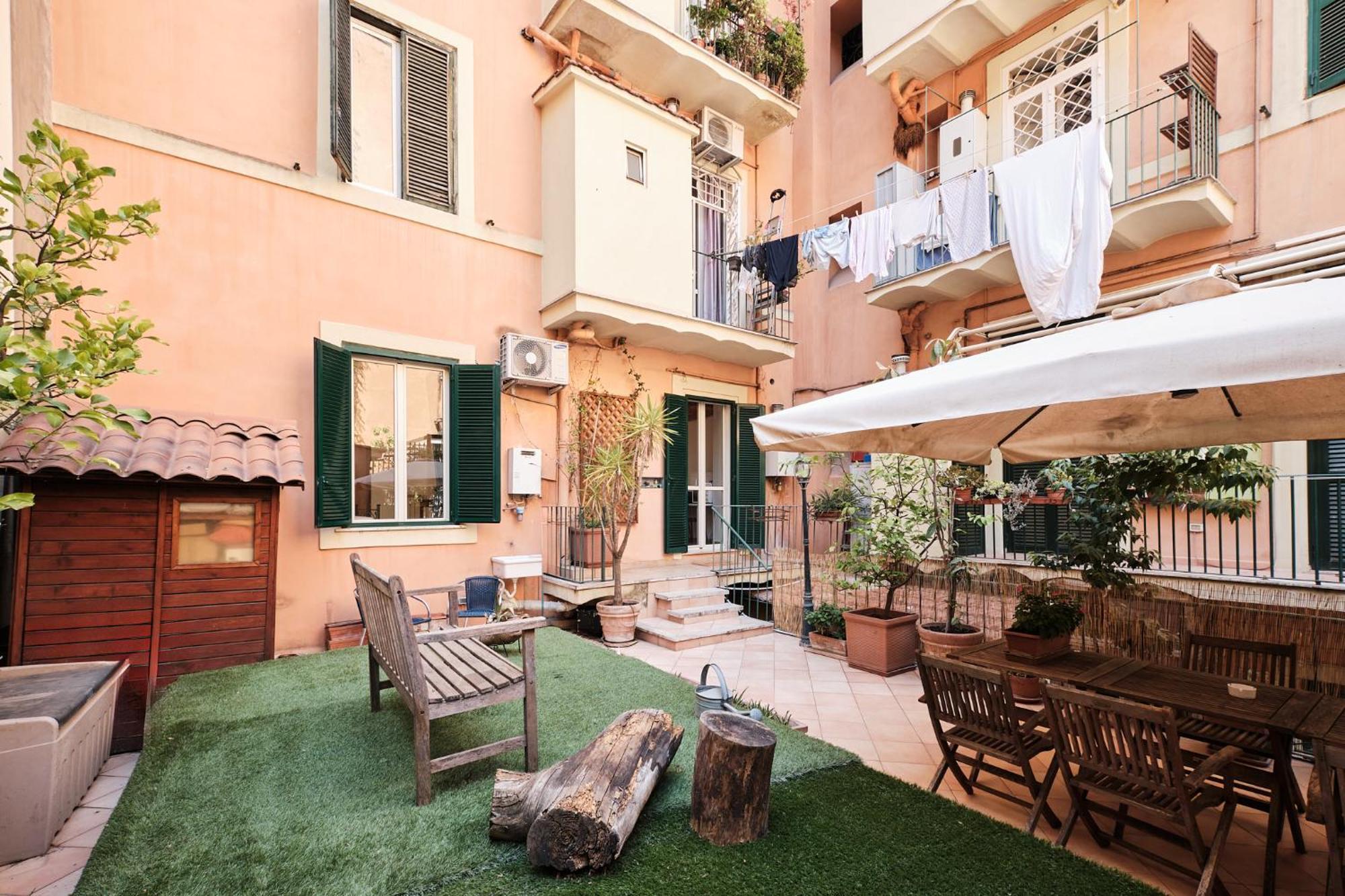 Colosseum 3 & 4 Bathrooms With Garden *