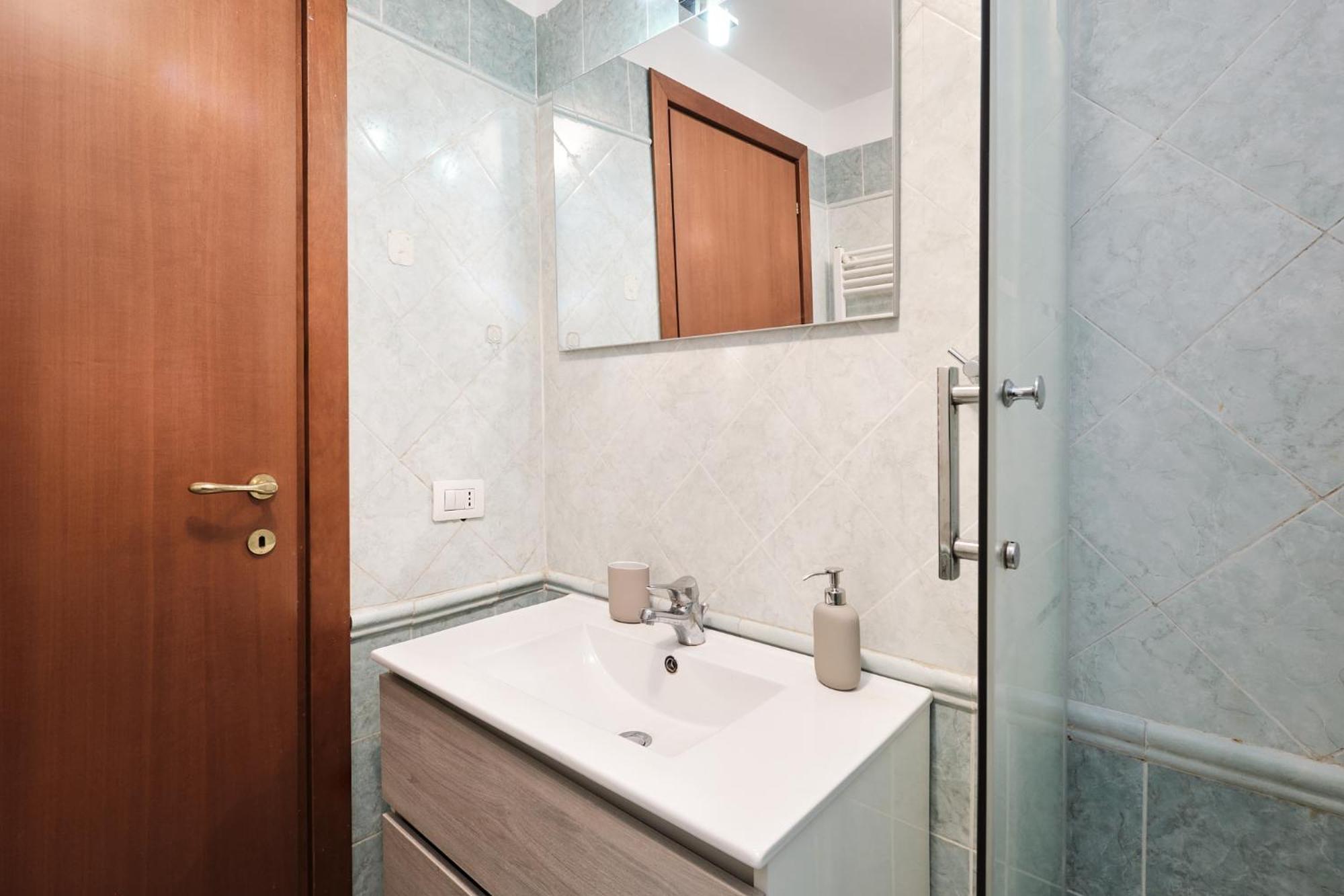 Colosseum 3 & 4 Bathrooms With Garden Apartment