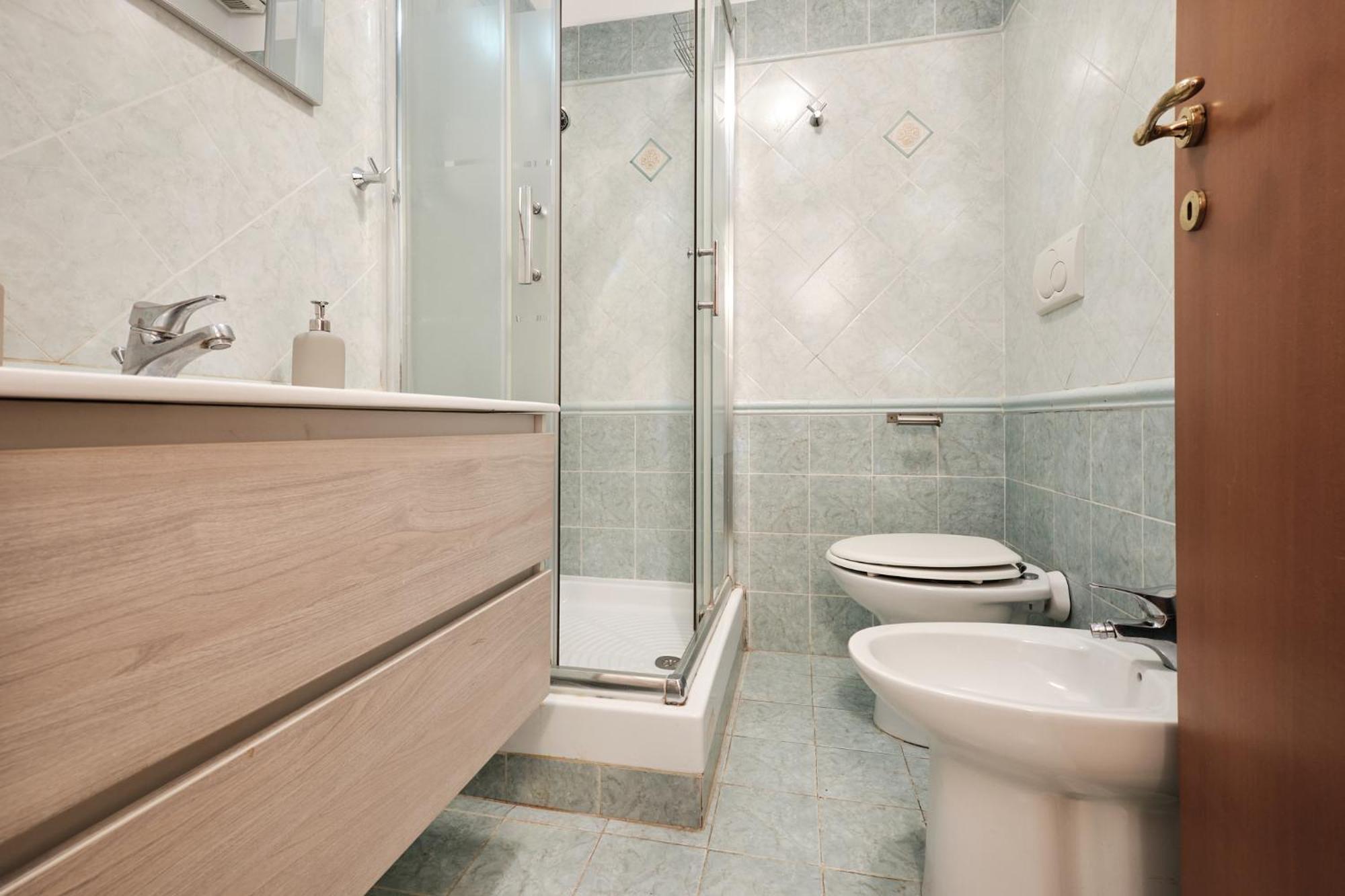 Colosseum 3 & 4 Bathrooms With Garden Apartment *
